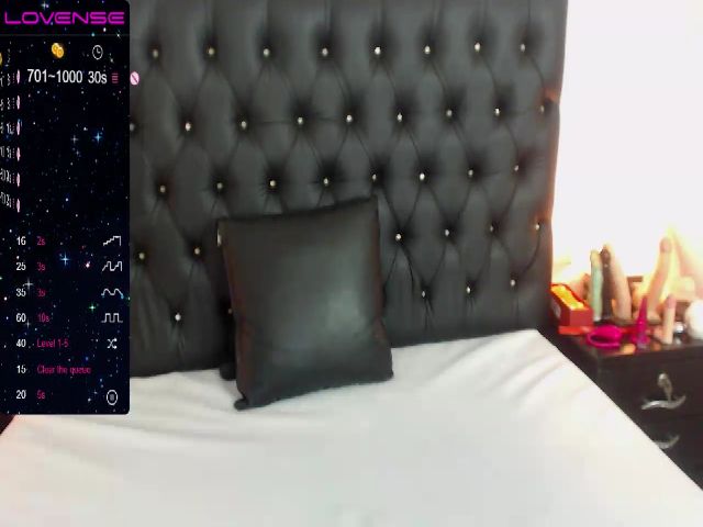 Live sex webcam photo for Shantal_19 #252317637