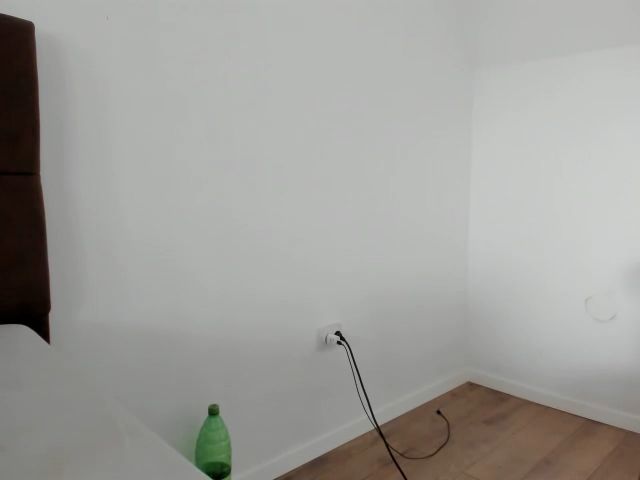 Live sex webcam photo for Jullyenn3 #258108374