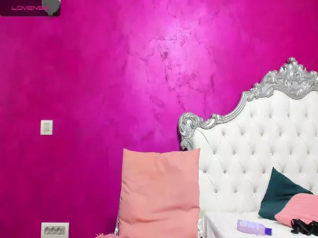 Live sex webcam photo for AimeeTeen #254450272