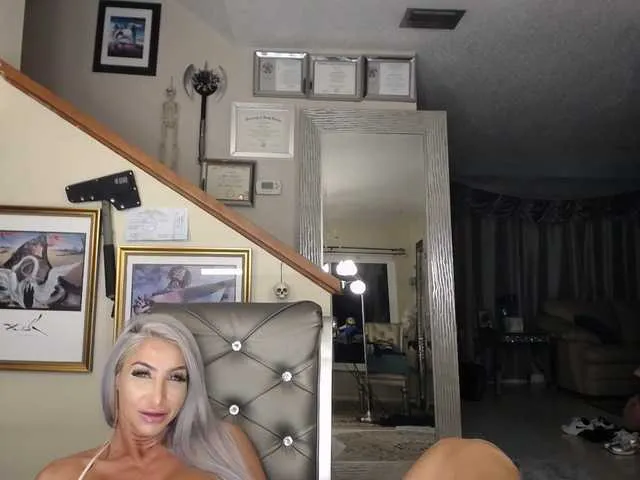 Live sex webcam photo for adrianna_fox #287953149