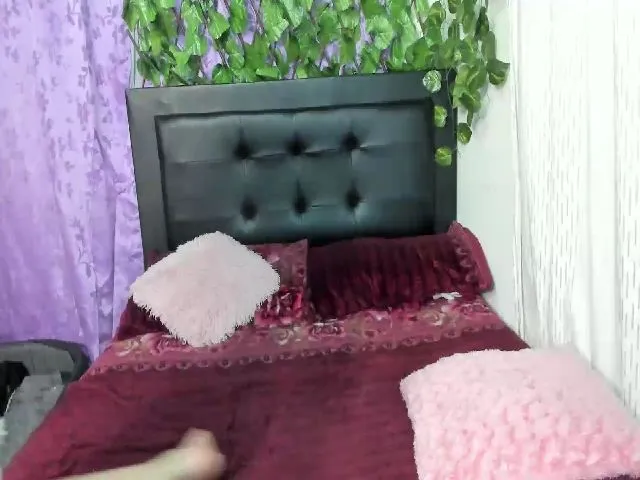 Live sex webcam photo for Holly_rosee #255483695