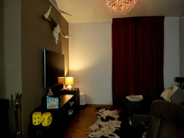 Live sex webcam photo for WildestKitten #260976187