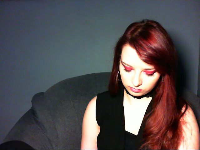 Live sex webcam photo for VirginLuna18 #260901258