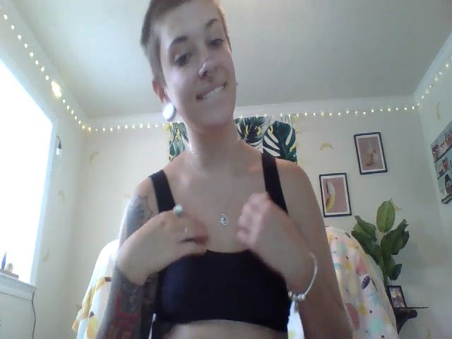 Live sex webcam photo for PonyoLovesHam #262229077