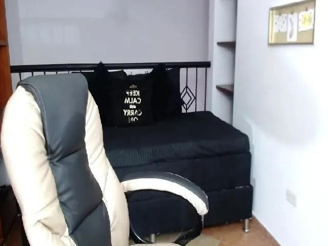 Live sex webcam photo for Yeli_Amber #252384693