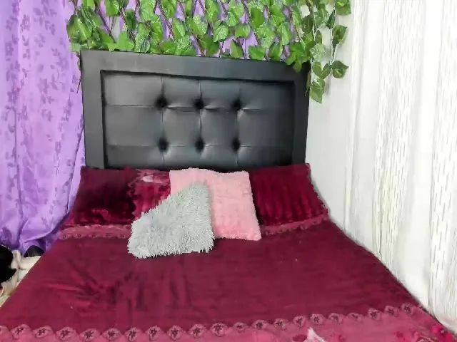 Live sex webcam photo for Holly_rosee #262488437