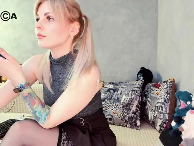 Live sex webcam photo for LiluDallass #287915603