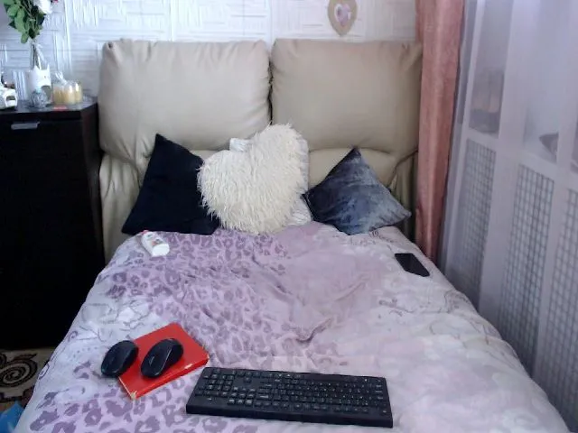 Live sex webcam photo for HotDelightKrs #262951410