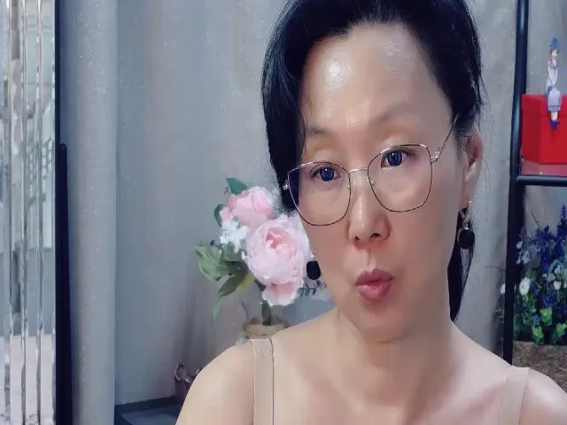 Live sex webcam photo for SandraMia #255616246