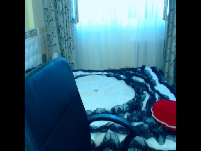 Live sex webcam photo for SonyaHotMilf #253832833