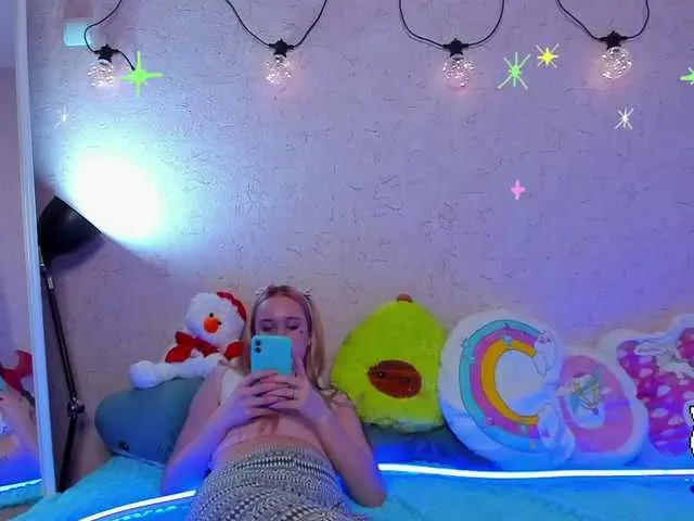 Live sex webcam photo for KiraLiLime #287989802