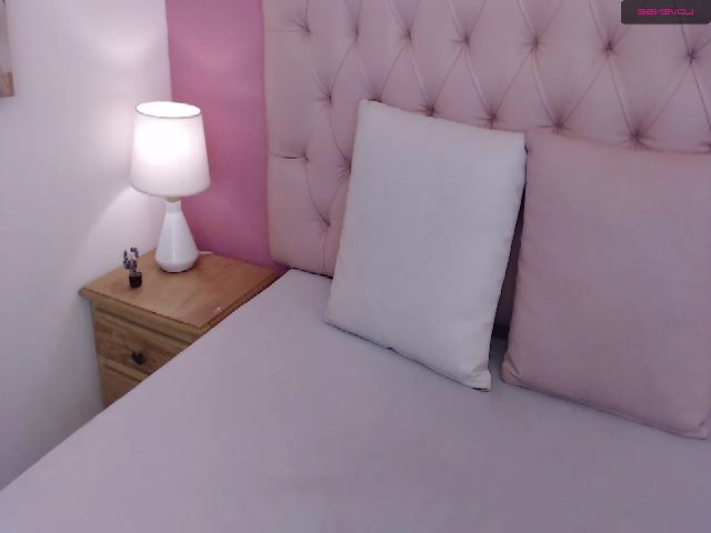 Live sex webcam photo for Keyra_R #261445559