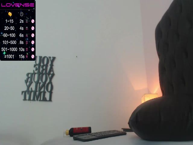 Live sex webcam photo for Shantal_19 #258994854