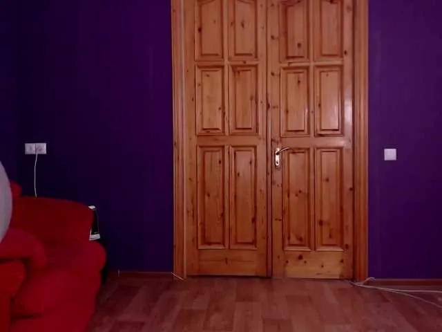 Live sex webcam photo for GiannaGold #241317606