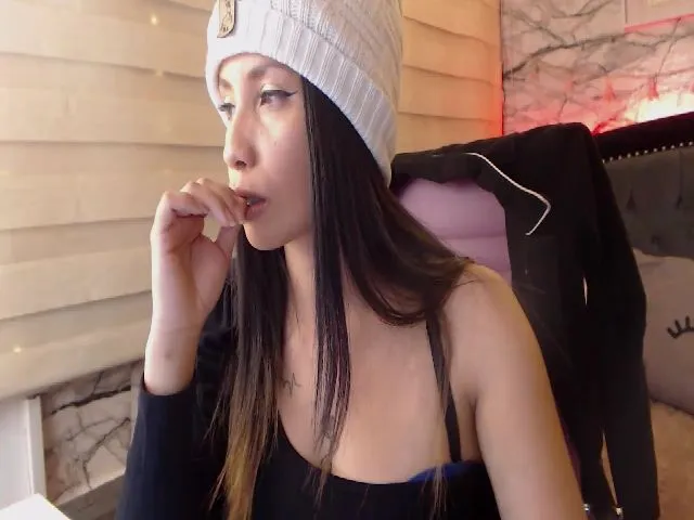Live sex webcam photo for Karolkim018 #261810346