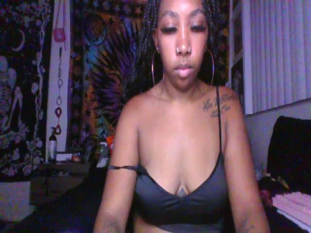 Live sex webcam photo for hennyhoneypot #257396025