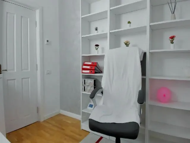 Live sex webcam photo for VanessaCroft #260470954