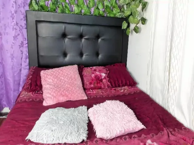 Live sex webcam photo for Holly_rosee #261829344
