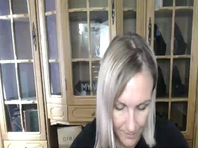 Live sex webcam photo for MiliEsiens #263575380