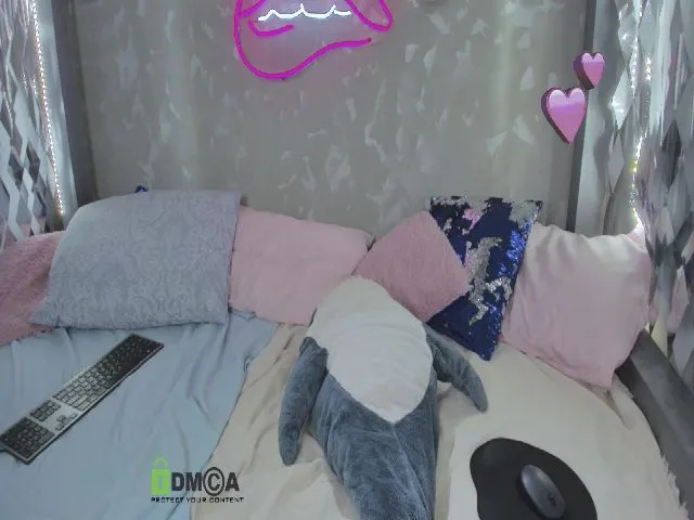 Live sex webcam photo for MoonMaya #264950716