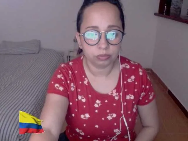 Live sex webcam photo for Ailyn88 #241836268