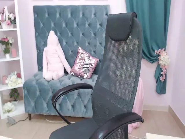 Live sex webcam photo for amyjune01 #259753131