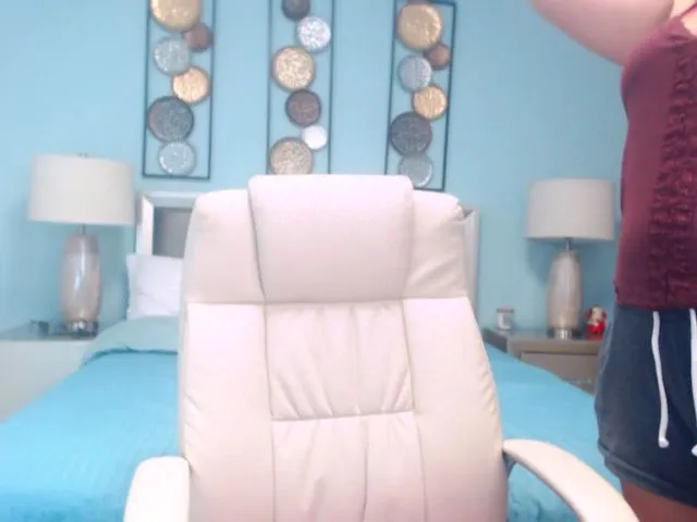 Live sex webcam photo for HeidiCutie #264182420