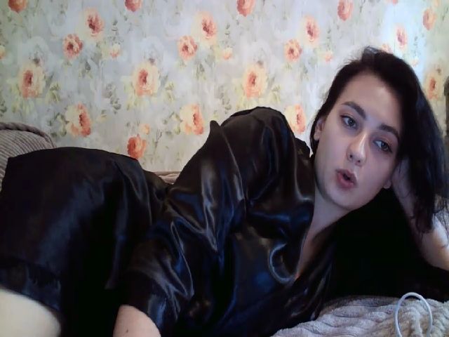 Live sex webcam photo for lolly_hollyy #256270776