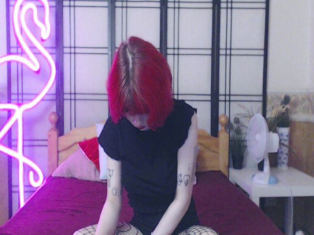 Live sex webcam photo for MinaSanna #261332571