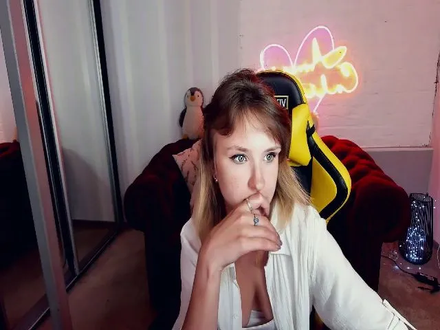 Live sex webcam photo for WhiteFoxi #261934112