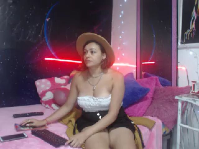 Live sex webcam photo for Emily_sweet2 #255748099