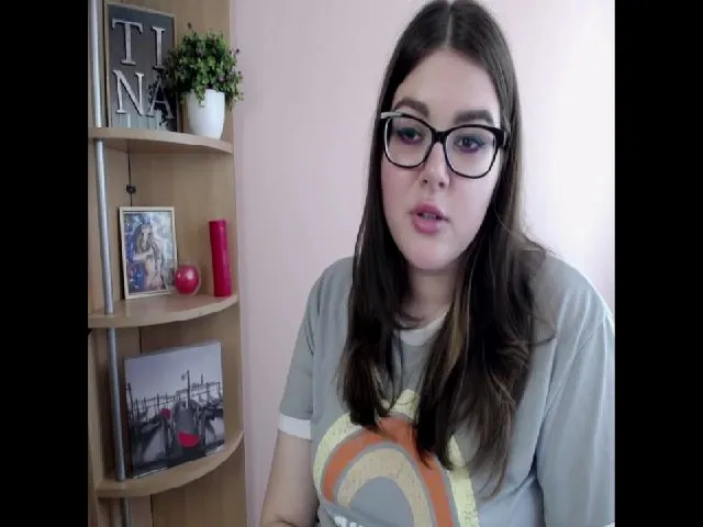 Live sex webcam photo for SweetyTinna #256815173