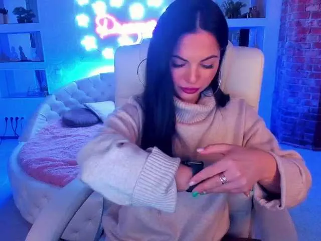Live sex webcam photo for RayLenee #241221552