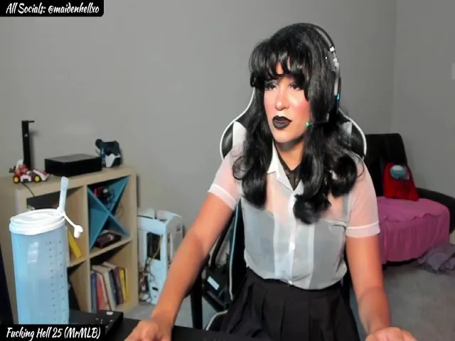 Live sex webcam photo for maidenhellxo #263400033