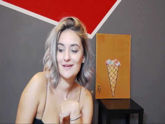 Live sex webcam photo for SecretAmber #253859688