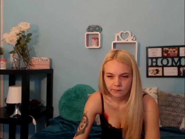 Live sex webcam photo for AnnaHappy18 #245107051