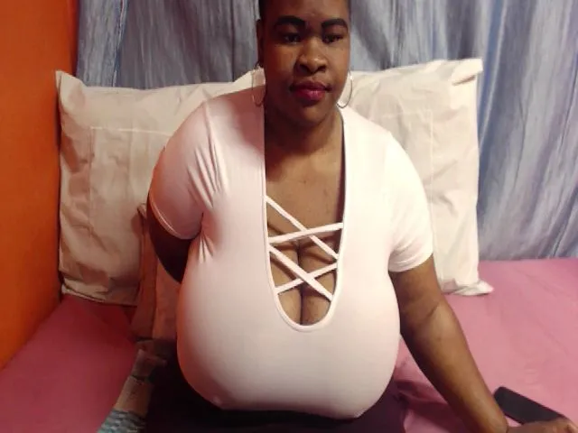 Live sex webcam photo for Sweetnozie #253729196