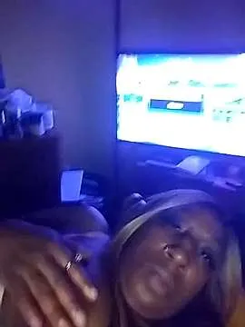 Live sex webcam photo for Hotlips49 #244668463