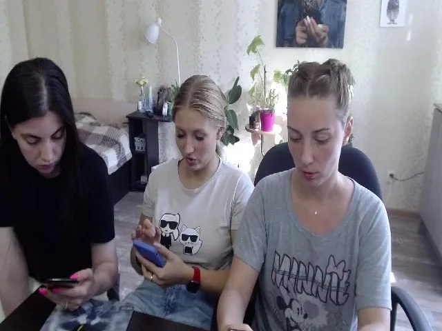 Live sex webcam photo for Emi_lywild #256936788