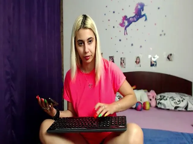 Live sex webcam photo for Diamond06 #258274259