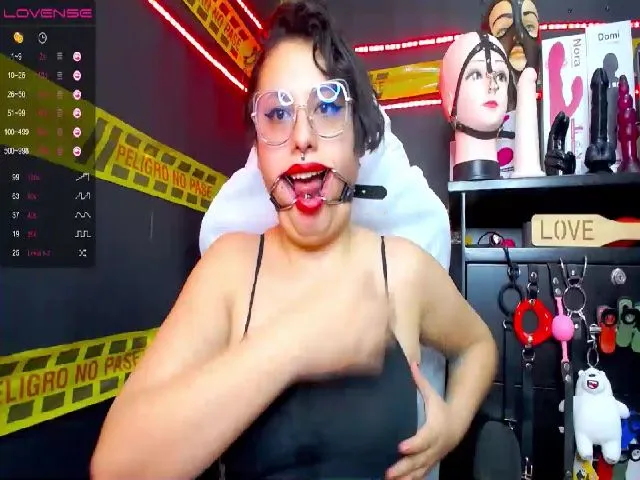 Live sex webcam photo for Rubi_slave #255606534