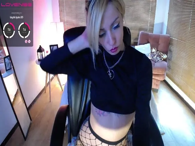 Live sex webcam photo for Effy_Rose_ #265511213