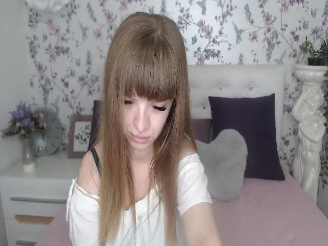 Live sex webcam photo for Ssexy_Kitty #255934575