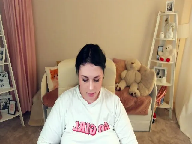 Live sex webcam photo for SerahMirabeli #264772486
