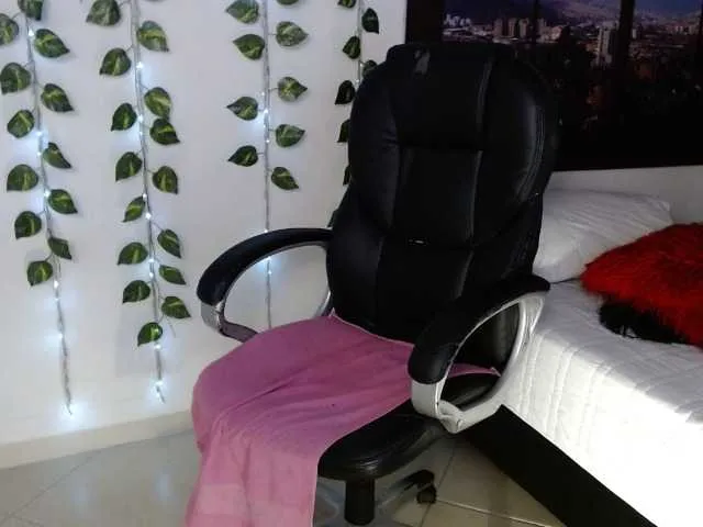 Live sex webcam photo for angeldarks #241435267