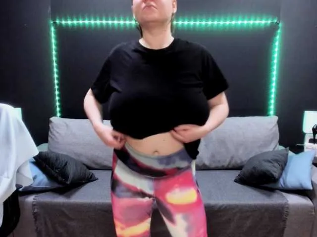 Live sex webcam photo for CoconutLegs #241385083