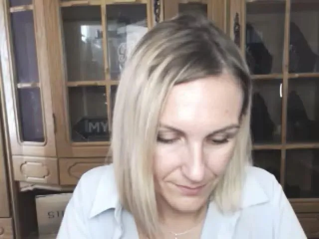 Live sex webcam photo for MiliEsiens #254059328