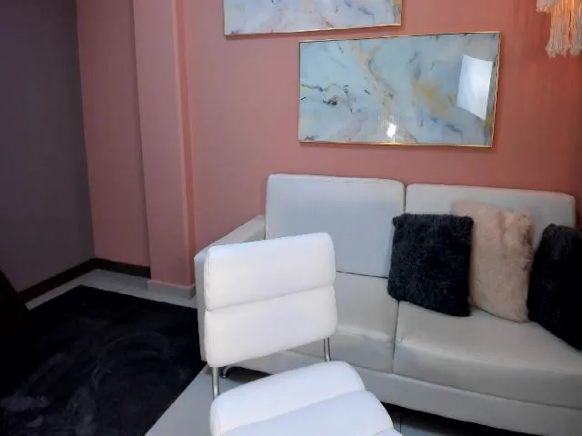 Live sex webcam photo for MaggieBrown_ #254127827