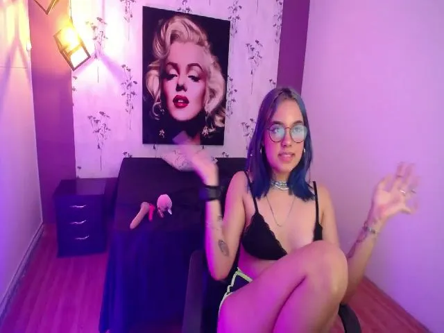 Live sex webcam photo for Spaaarkie #255699359