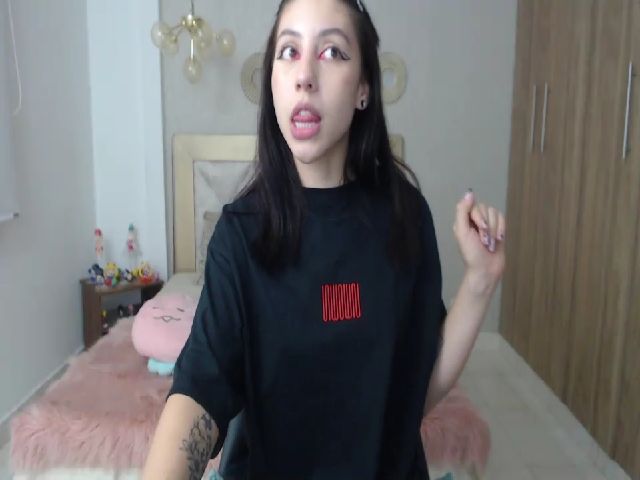 Live sex webcam photo for Emily_evans18 #254338707